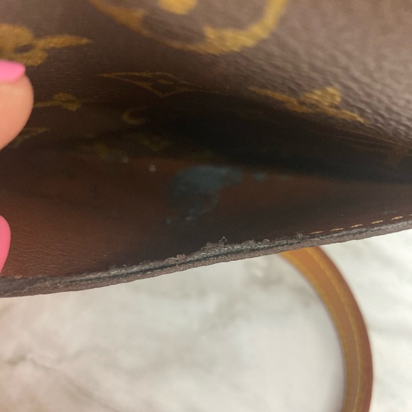 Authentic Louis Vuitton MM Saint Cloud Crossbody Bag, made in USA. - Picture 10 of 16